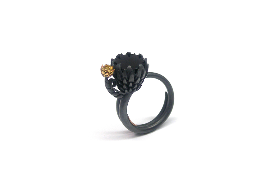 12 – Protea's Moonlight 14k gold, 925 sterling silver, onyx,  yellow sapphire. © Claudio Pino